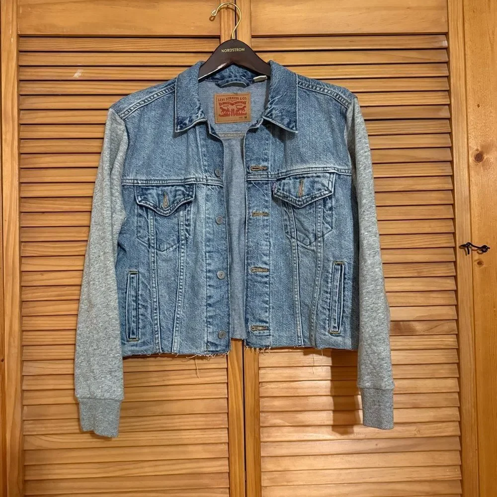Levi's Women's Blue Denim Jacket size medium